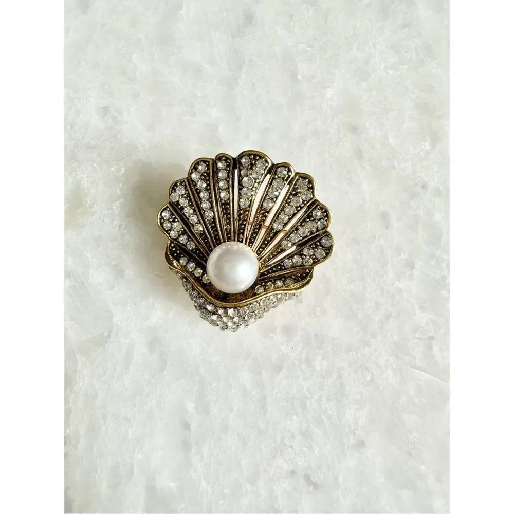 Antique style gorgeous clam shell with pearl brooch